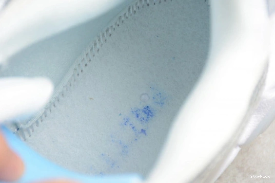 More 917593-100 Uptempo Chrome White Air (W) 0210